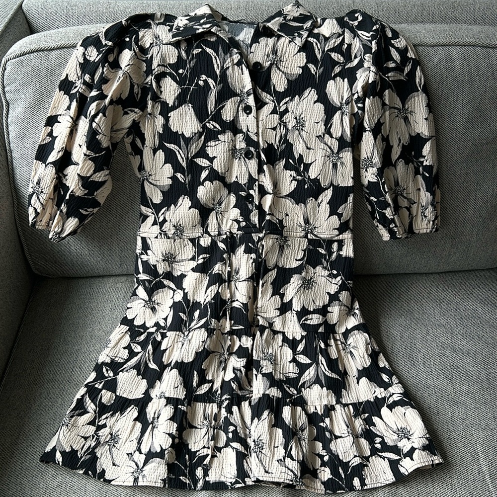Floral dress with balloons sleeves